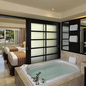 Suite Familiar de 1 Dormitorio con Vistas a la Piscina